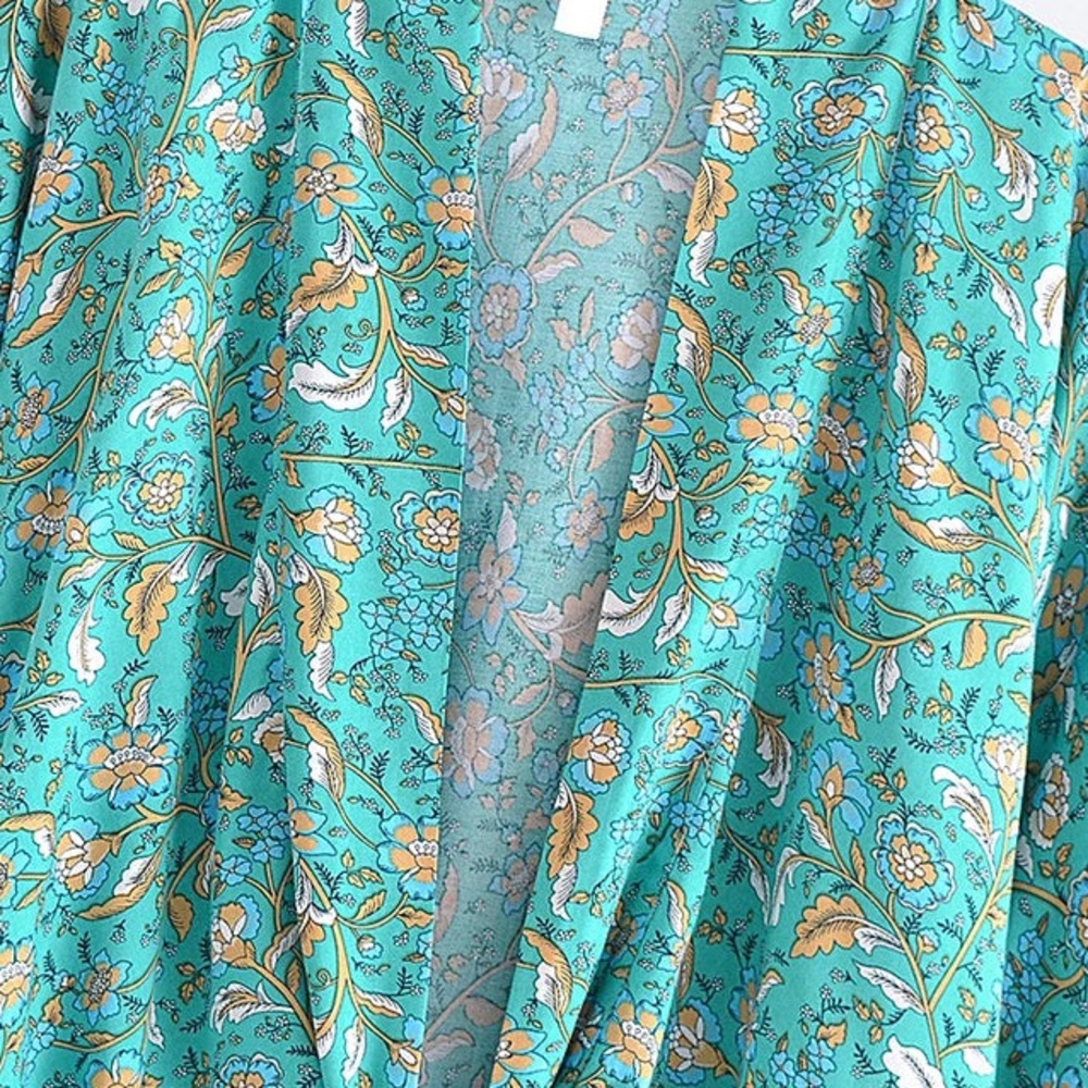 Floral Cropped Tie Front Kimono NEW! - Picture 2 of 9